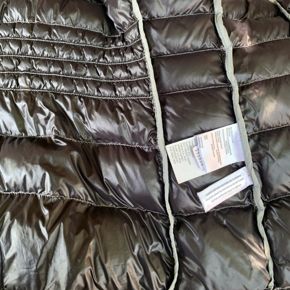 Calvin Klein insulated jacket size Medium. - Picture 7 of 10